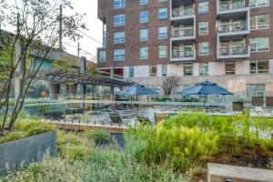 East Cambridge 2br w gym wd nr Lechmere T BOS-893