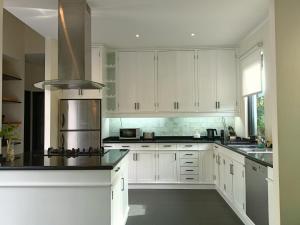 Beautiful villa walking distance from Bangtao Beach