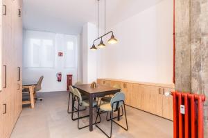 VR Palace Apartments