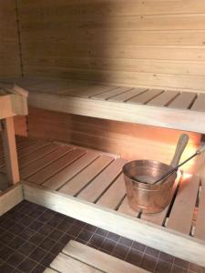 Kotimaailma - Kotoisa ja avara kolmio saunalla Tammistossa