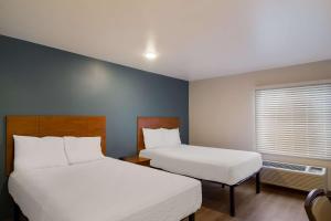 Double Room with Two Double Beds - Non-Smoking room in WoodSpring Suites Jacksonville I-295 East