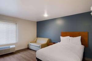 Standard Double Room with Sofa and Tub - Disability Access/Non-Smoking room in WoodSpring Suites Jacksonville I-295 East