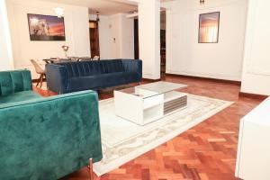 3 bedroom home by Emmaculate