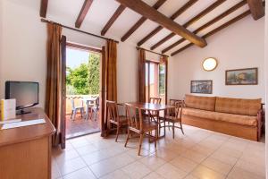 Two-Bedroom Apartment with Lake View room in Poiano Garda Resort Appartamenti