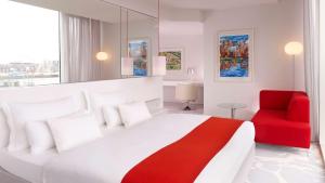 Art Panorama Suite room in art'otel cologne by park plaza
