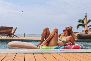 LalaGalu - Beachfront EcoCabins