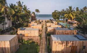 LalaGalu - Beachfront EcoCabins