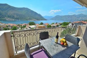 Four season seaview - lovely 2 bedroom apartment