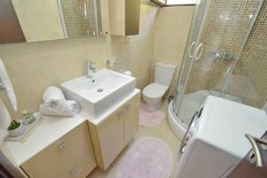 Four season seaview - lovely 2 bedroom apartment