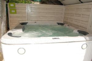 Dans villa spa hammam sauna piscine, 5 chambres