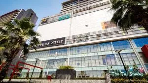 limitlesstrip Super Luxury Apartment at Gaur Mall near to EXPO Centre #CPHI & #PMEC India 2024 #Expo #Pharma #Pari - Dāsna