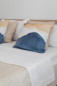 Sunny 1BDR with Balcony & Parking