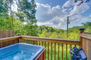 Sevierville Studio Cabin Rental with Private Hot Tub - Seymour
