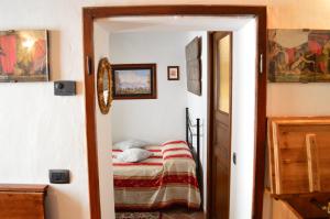 Apartment with Little Arch