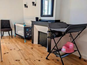 Maisons de vacances Gite, pierre apparente, a la ferme avec baby-foot et jacuzzi prive : photos des chambres