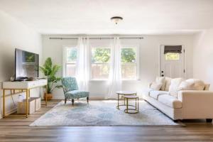 Bohemian Retreat Newly Remodeled with New Hot tub