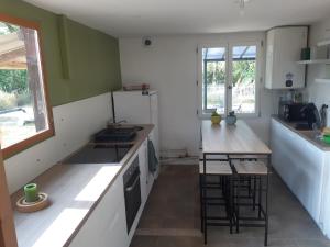 Chalets chalet en bord de riviere (saone) : photos des chambres