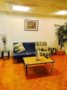 Stylish Montreal Apartment: Comfortable Stay in the Golden Square Mile