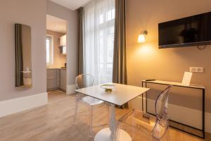 Appartements La Maison Blanche - AppartHotels de charme Chic & Cosy a 350m du coeur de ville de Limoges - Acces autonome : photos des chambres
