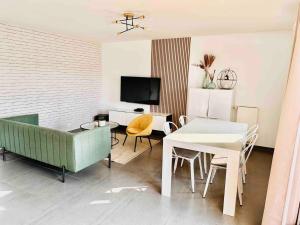 Appartements BtoBed - Le Chic Villepintois\Parking Gratuit : photos des chambres