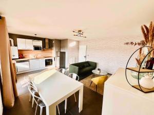 Appartements BtoBed - Le Chic Villepintois\Parking Gratuit : photos des chambres