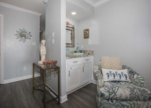 Sea Oats H205 by ALBVR - Come fall in love with this beautiful condo with some of the best views in the complex!