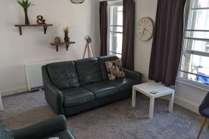 3- Bedroom modern,spacious apartment-Devon