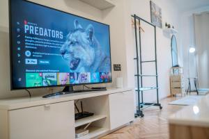 Vivid Condo by NDK and Vitosha Blvd with Free Secured Parking and AC