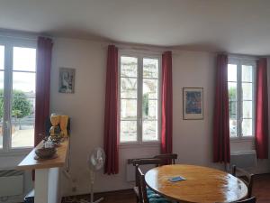 Appartements Loft vue imprenable sur le vieux Saintes : photos des chambres