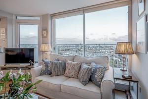 AVAL Lovely 2-bed flat with balcony in Notting Hill, West London