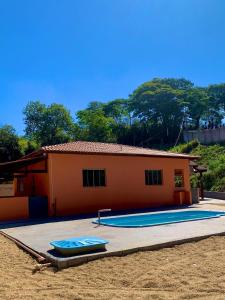 Serra Verde - Casa com piscina e churrasqueira