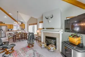 Idyllic Redmond Townhome with Furnished Deck! - Madras