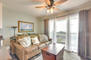 Pool and Ocean Views Beachfront Condo in Galveston