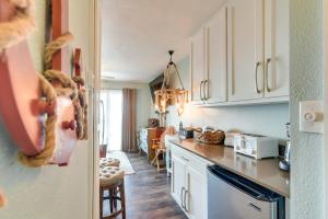 Pool and Ocean Views Beachfront Condo in Galveston