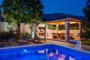 Villa Antura with private heated 50sqm pool, 3 bedrooms, 3 bathrooms, and gym