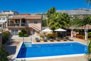 Villa Antura with private heated 50sqm pool, 3 bedrooms, 3 bathrooms, and gym