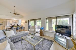 Quiet Palm Desert Condo Workspace and Pool Access!