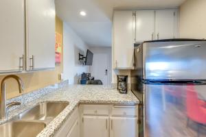 Central Palm Springs Resort Condo with 2 Balconies