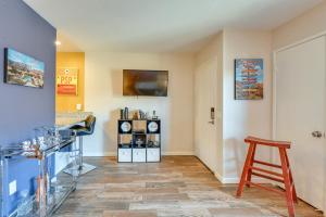 Central Palm Springs Resort Condo with 2 Balconies