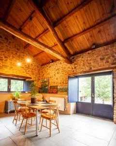 CASA COLOMBA - Luyego de Somoza