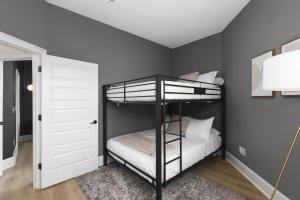 Condo Near Downtown Broadway & Stadium - Free Parking