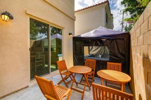 Pet-Friendly Paramount Home, 16 Mi to Los Angeles!