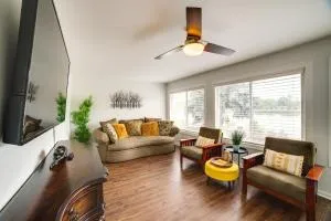 3 Mi to Lake Michigan Lakefront Portage Home! - 波蒂奇