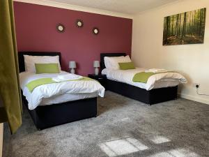 Birch, 7 Large Bedrm, Sleeps 14