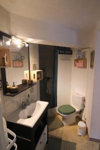 Maisons d'hotes joli studio independant avec kitchenette : photos des chambres