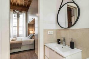 Eclectic & elegant apartment by REMS