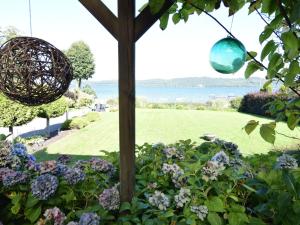 Cottage by the lake in Nadole