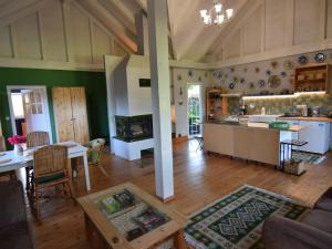 House with private beach by the lake, whirlpool