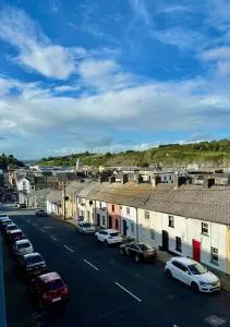 Overlooking city centre apt - Grange