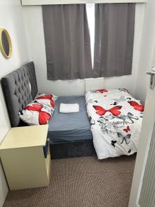 Tomla Inn-3 Beds House - 6 people sleeps-Greenwich Holiday Short Let - Ubytování bez kategorie ve městě Plumstead